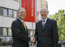 Foto: PD Dr. Stefan Herget-Rosenthal & Prof. Dr. Hartmut Zschiedrich (v.l.)