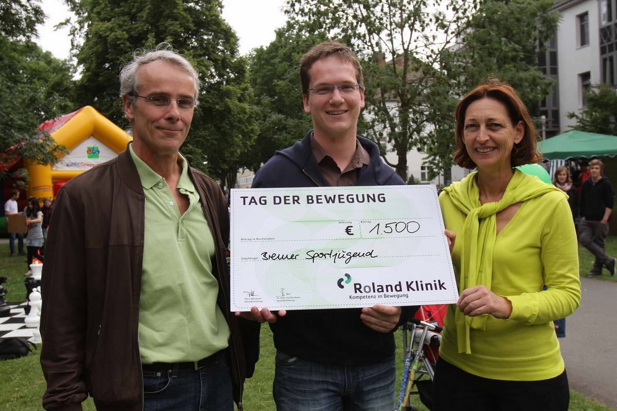 Tag der Bewegung 2011: Scheckübergabe
